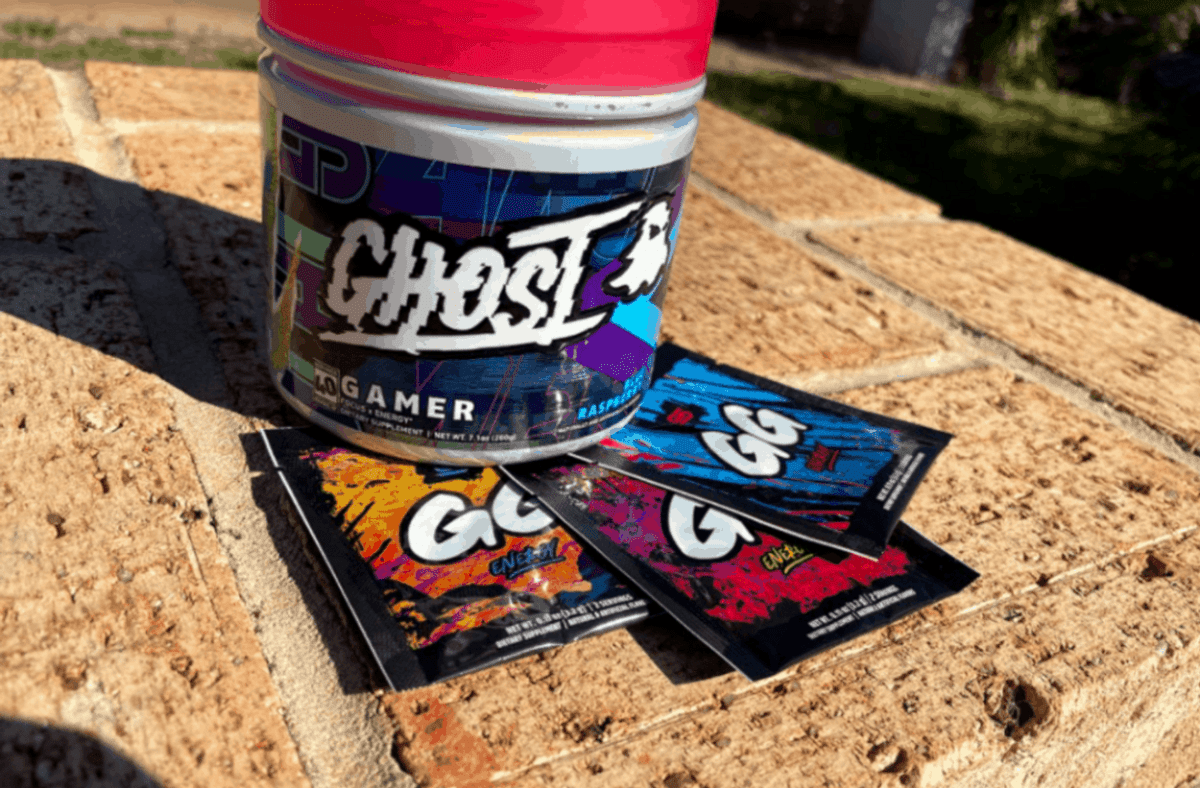 A tub and three sachets of Ghost Gamer.