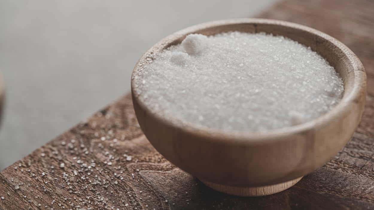 Table sugar in a bowl
